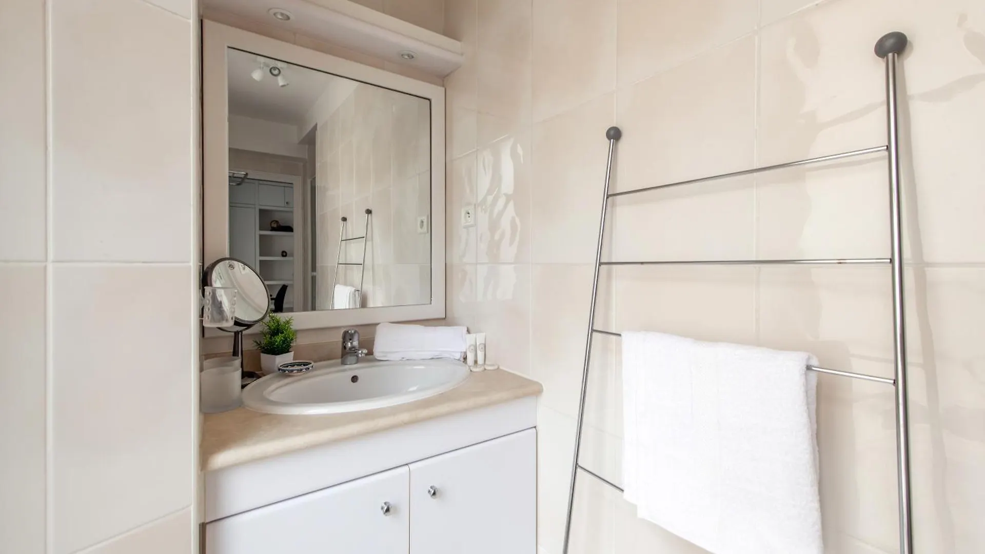 Charming 4 Guests At Galeries Lafayette And Printemps 9Th Ard With Air Conditioning Apartment Paris