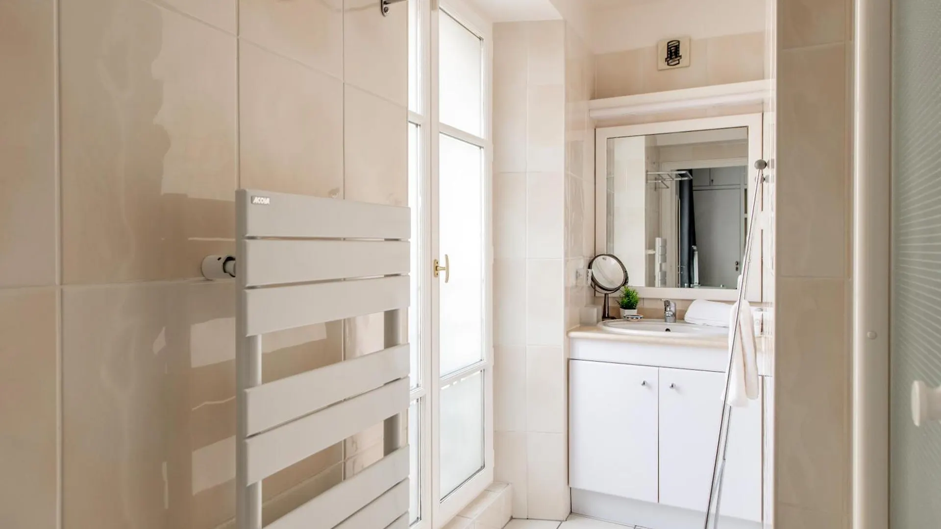 Charming 4 Guests At Galeries Lafayette And Printemps 9Th Ard With Air Conditioning Apartment Paris