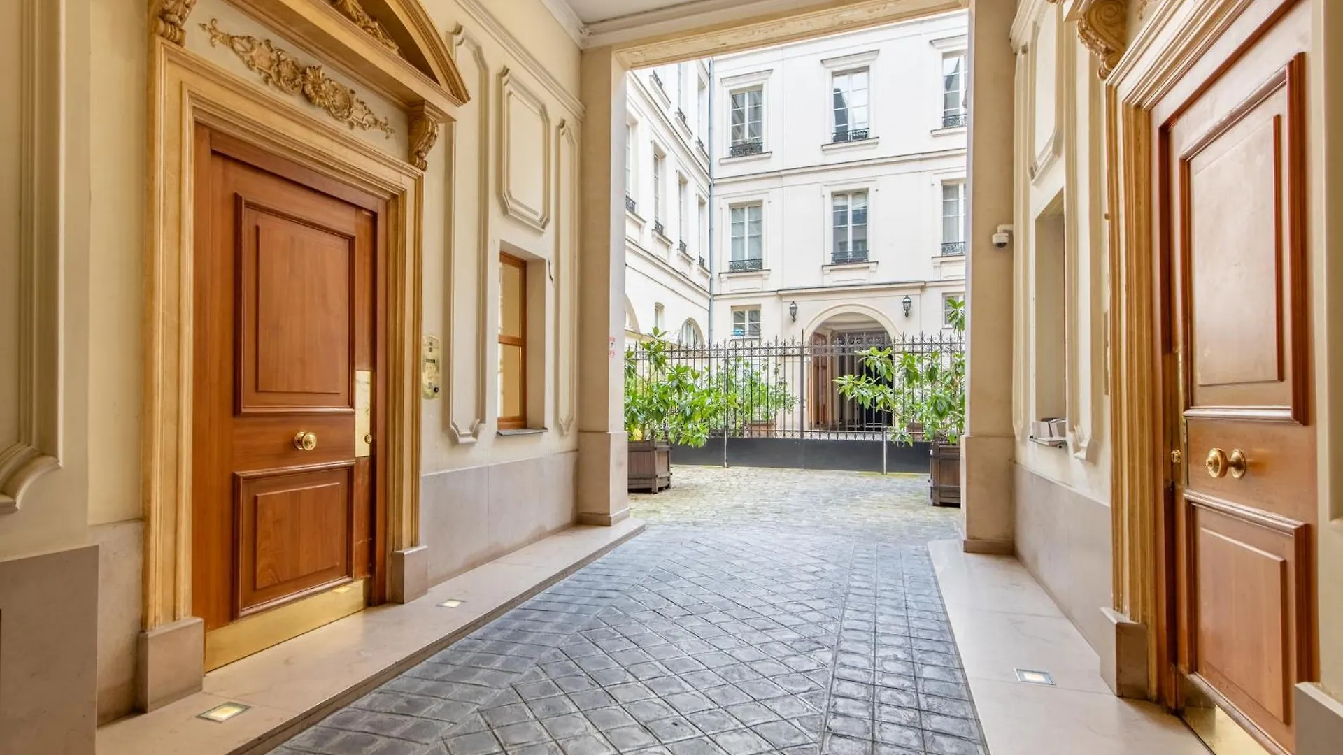 Charming 4 Guests At Galeries Lafayette And Printemps 9Th Ard With Air Conditioning Apartment Paris France